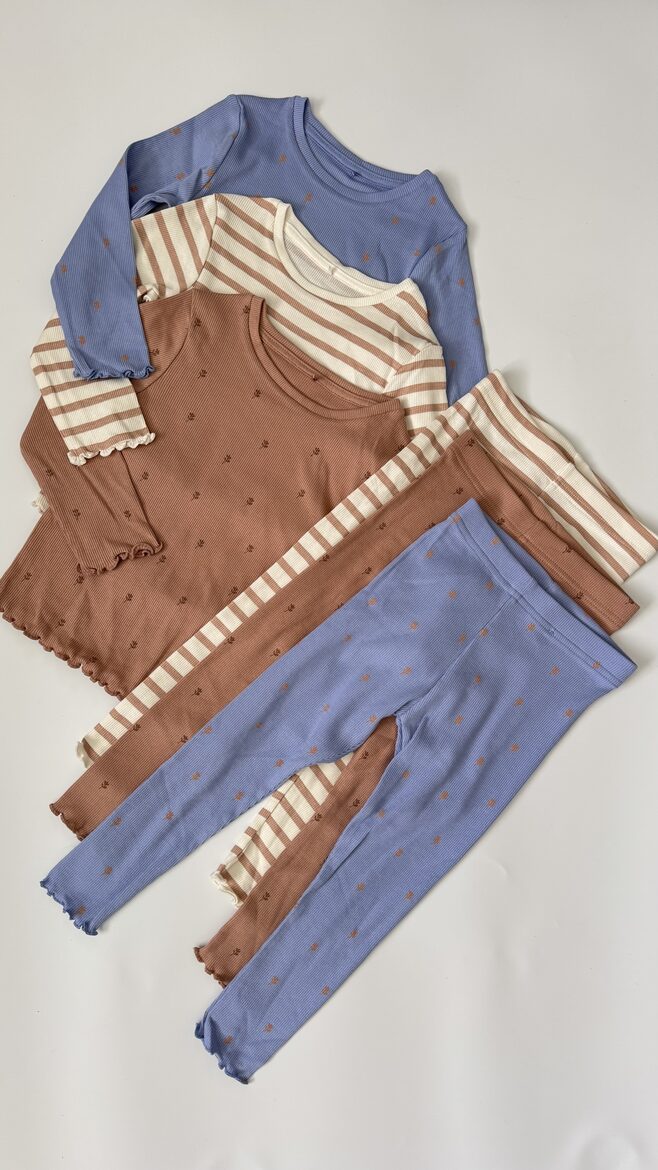 Ribbed komplekts (3 garroku krekliņi + 3 legingi)