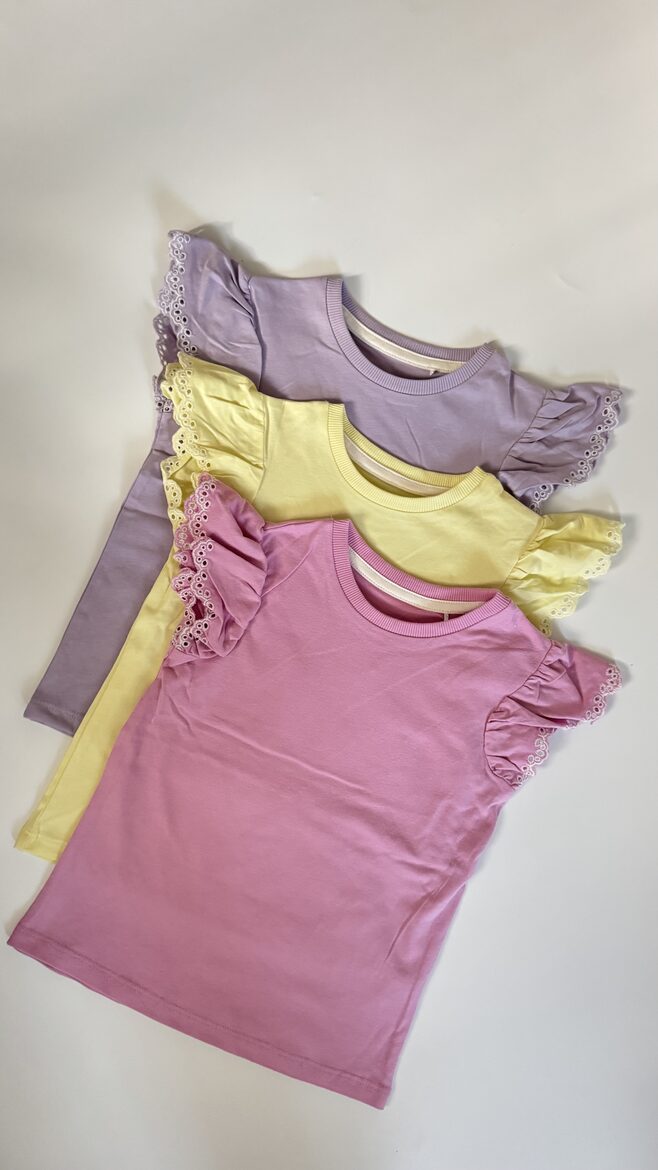 3 gab. Pastel T-krekli ar skaistām volānpiedurknēm 