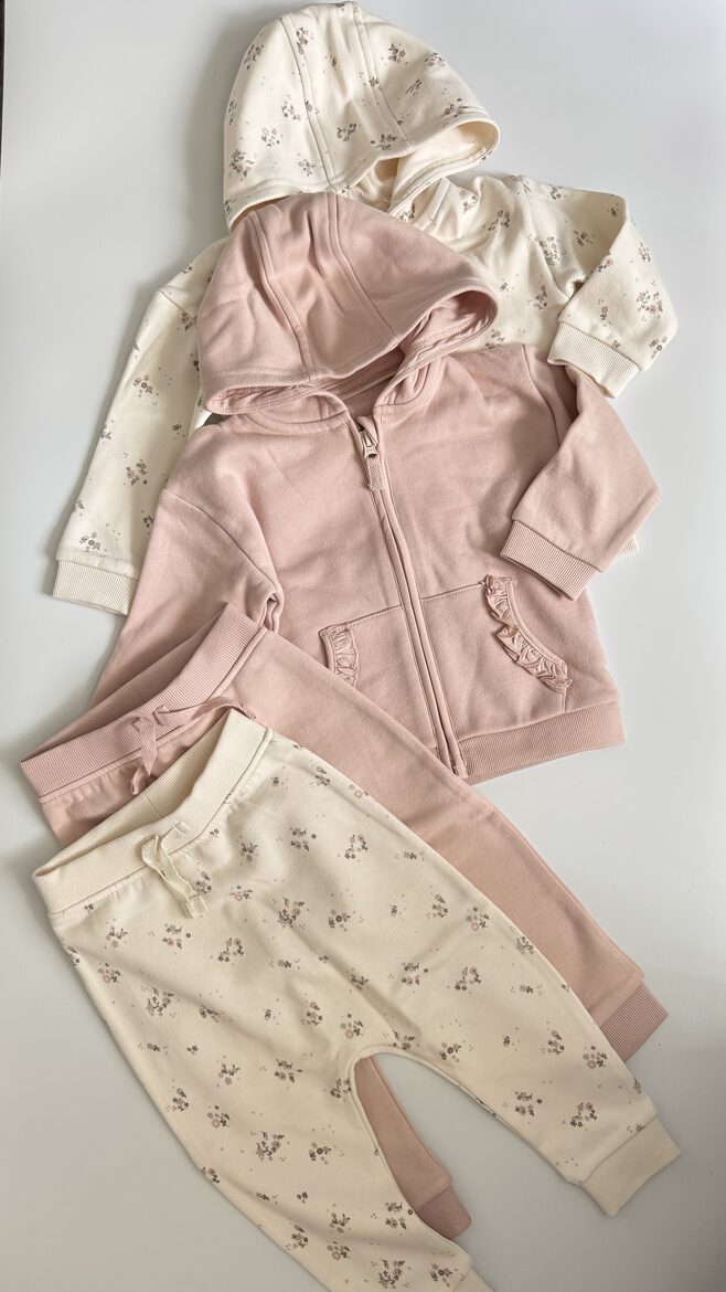 2 gab. maigi kostīmi ar puķītēm 