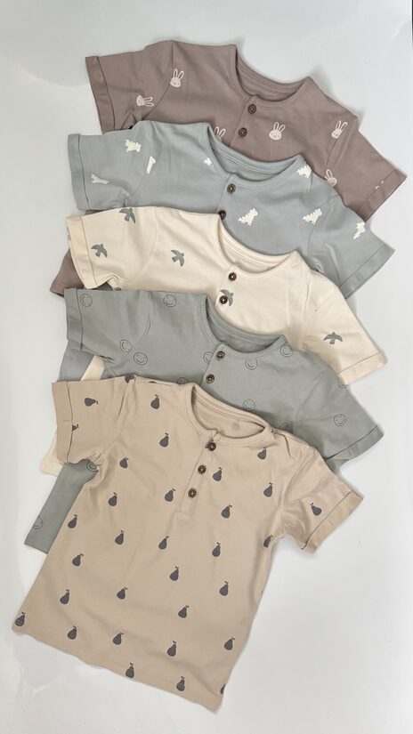 5 gab. naturālu toņu T-krekli ar podziņām