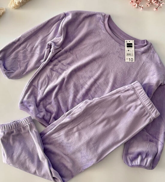 Lillā velūra pidžama