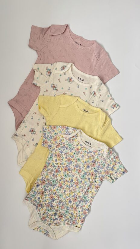 4 gab. kokvilnas bodiji “Pastel puķītes”