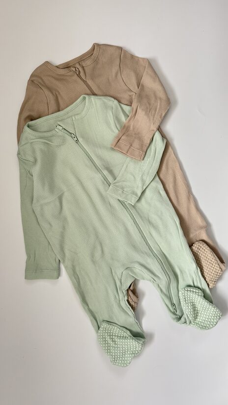 2 gab. ribbed zip rāpuļi