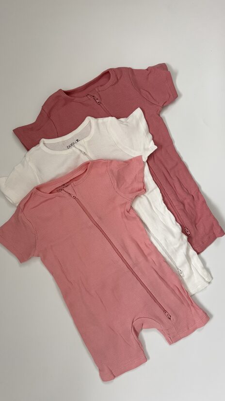 3 gab. īsie zip romperi