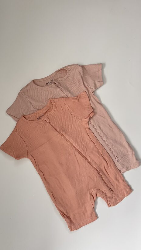 2 gab. īsie zip romperi