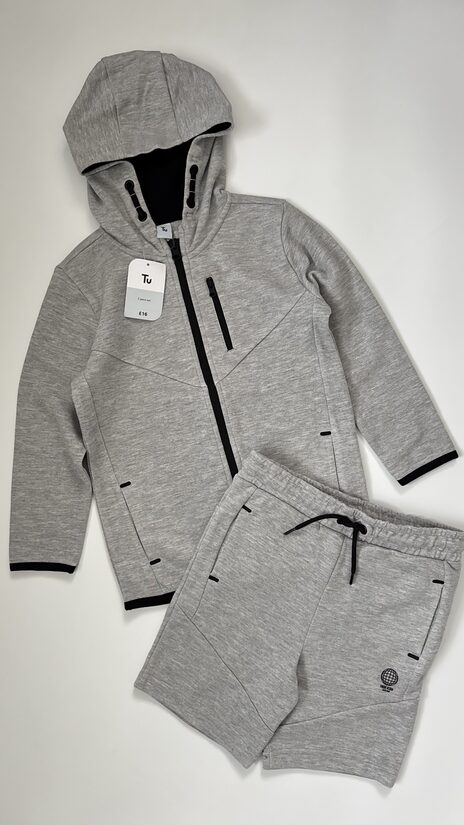 Pelēks sporta kostīms