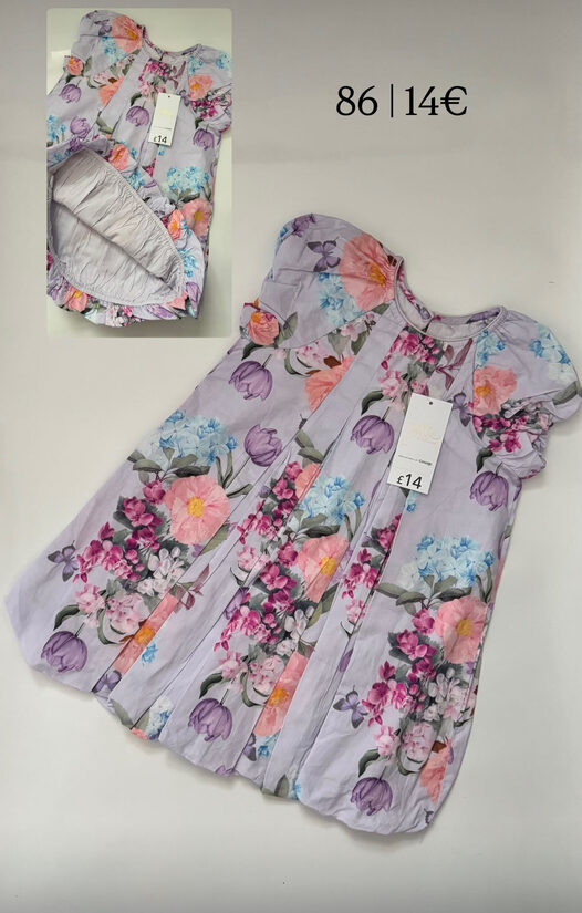 Balontipa kleita ar ziediem 