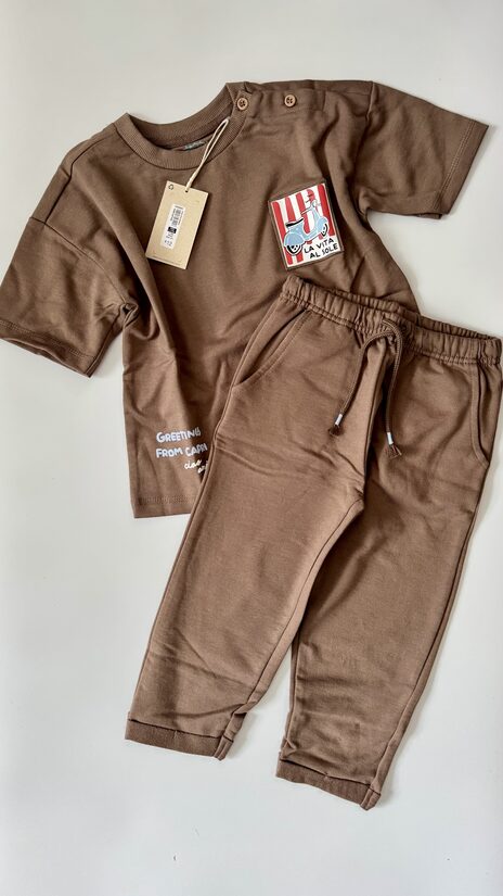 Brūns kostīms bez siltinājuma