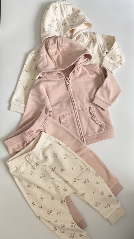 2 gab. maigi kostīmi ar puķītēm 