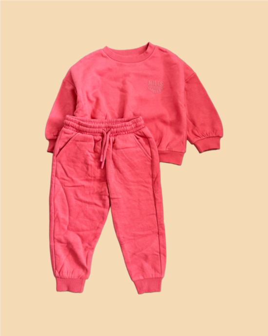 Brīvā laika unisex kostīms Ķieģeļu sarkans 