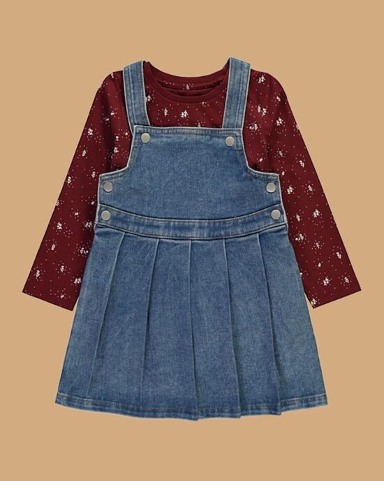 Džinsa sarafāns ar burgundijas garroku krekliņu 