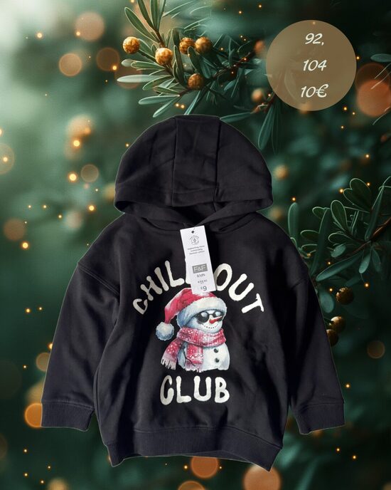 Melns džemperis ar kapuci un sniegavīru