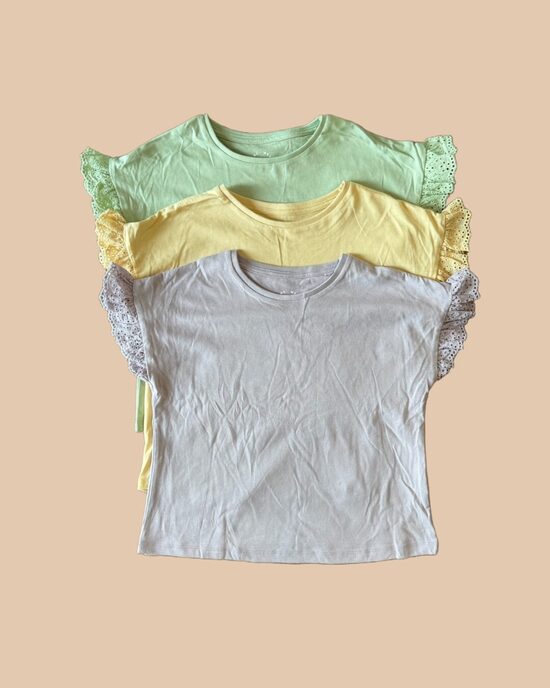 3 gab. Pastel T-krekli ar mežģīņu piedurknēm 
