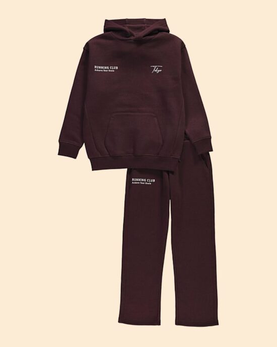 Burgundijas sporta kostīms 